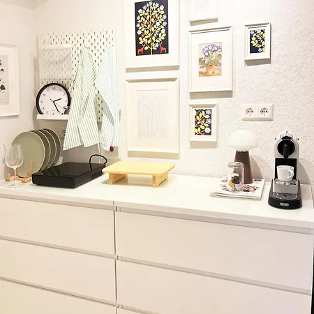 Zentrales Modernes 1-zimmer-apartment In Nahe Hockenheimring Mit Wlan, Arbeitsplatz & Kitchenette *