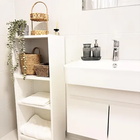 Zentrales Modernes 1-zimmer-apartment In Nahe Hockenheimring Mit Wlan, Arbeitsplatz & Kitchenette *