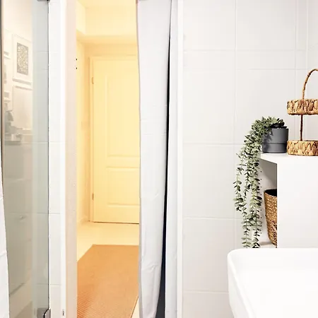 Zentrales Modernes 1-zimmer-apartment In Nahe Hockenheimring Mit Wlan, Arbeitsplatz & Kitchenette *